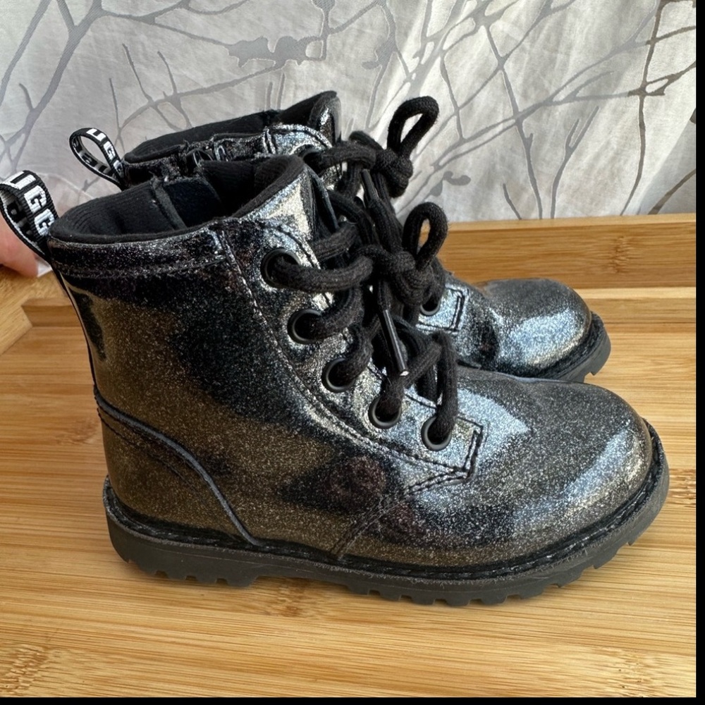 EUC - UGG Kids Ryann Glitter Black Boots